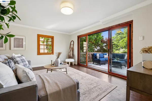 $925,000 | 2435 Burlington Street, Oakland, CA 94602