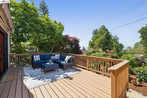 $925,000 | 2435 Burlington Street, Oakland, CA 94602
