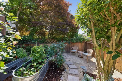 $925,000 | 2435 Burlington Street, Oakland, CA 94602