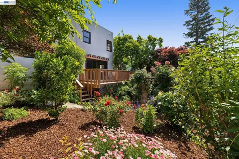 $925,000 | 2435 Burlington Street, Oakland, CA 94602