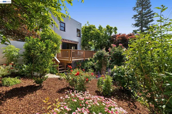 $925,000 | 2435 Burlington Street, Oakland, CA 94602