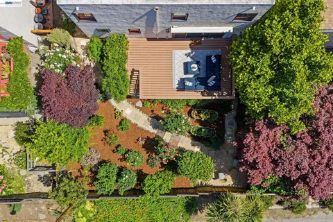 $925,000 | 2435 Burlington Street, Oakland, CA 94602