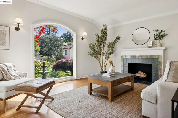 $925,000 | 2435 Burlington Street, Oakland, CA 94602