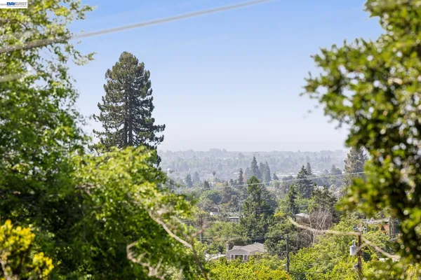 $925,000 | 2435 Burlington Street, Oakland, CA 94602