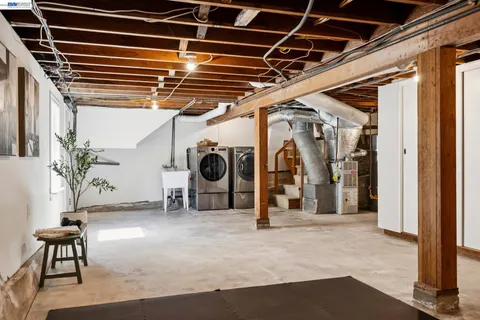$925,000 | 2435 Burlington Street, Oakland, CA 94602