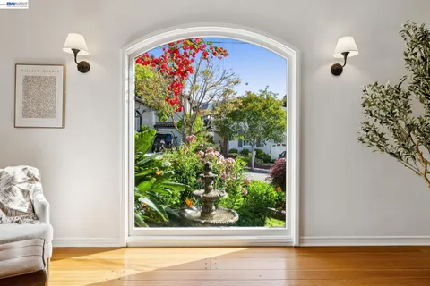$925,000 | 2435 Burlington Street, Oakland, CA 94602