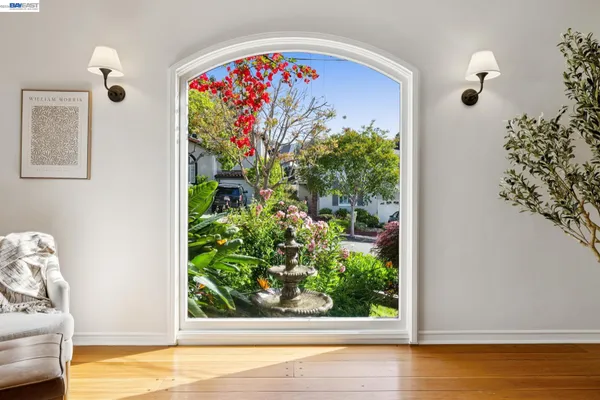 $925,000 | 2435 Burlington Street, Oakland, CA 94602