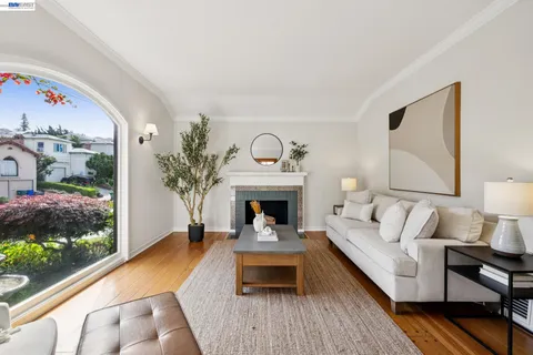 $925,000 | 2435 Burlington Street, Oakland, CA 94602