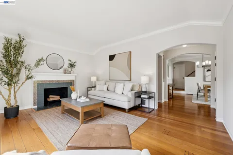 $925,000 | 2435 Burlington Street, Oakland, CA 94602