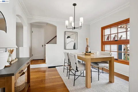 $925,000 | 2435 Burlington Street, Oakland, CA 94602