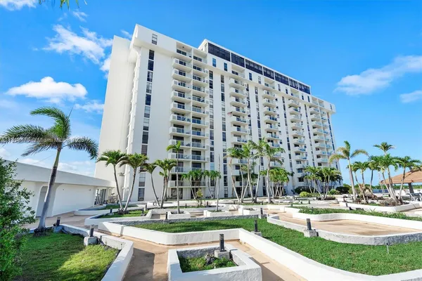 $199,000 | 13499 Biscayne Boulevard, Unit 406, North Miami, FL 33181