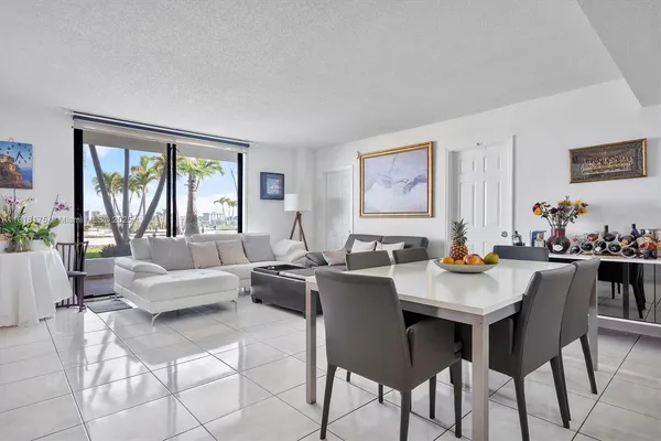 $199,000 | 13499 Biscayne Boulevard, Unit 406, North Miami, FL 33181