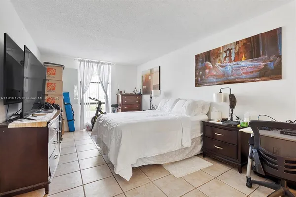 $199,000 | 13499 Biscayne Boulevard, Unit 406, North Miami, FL 33181