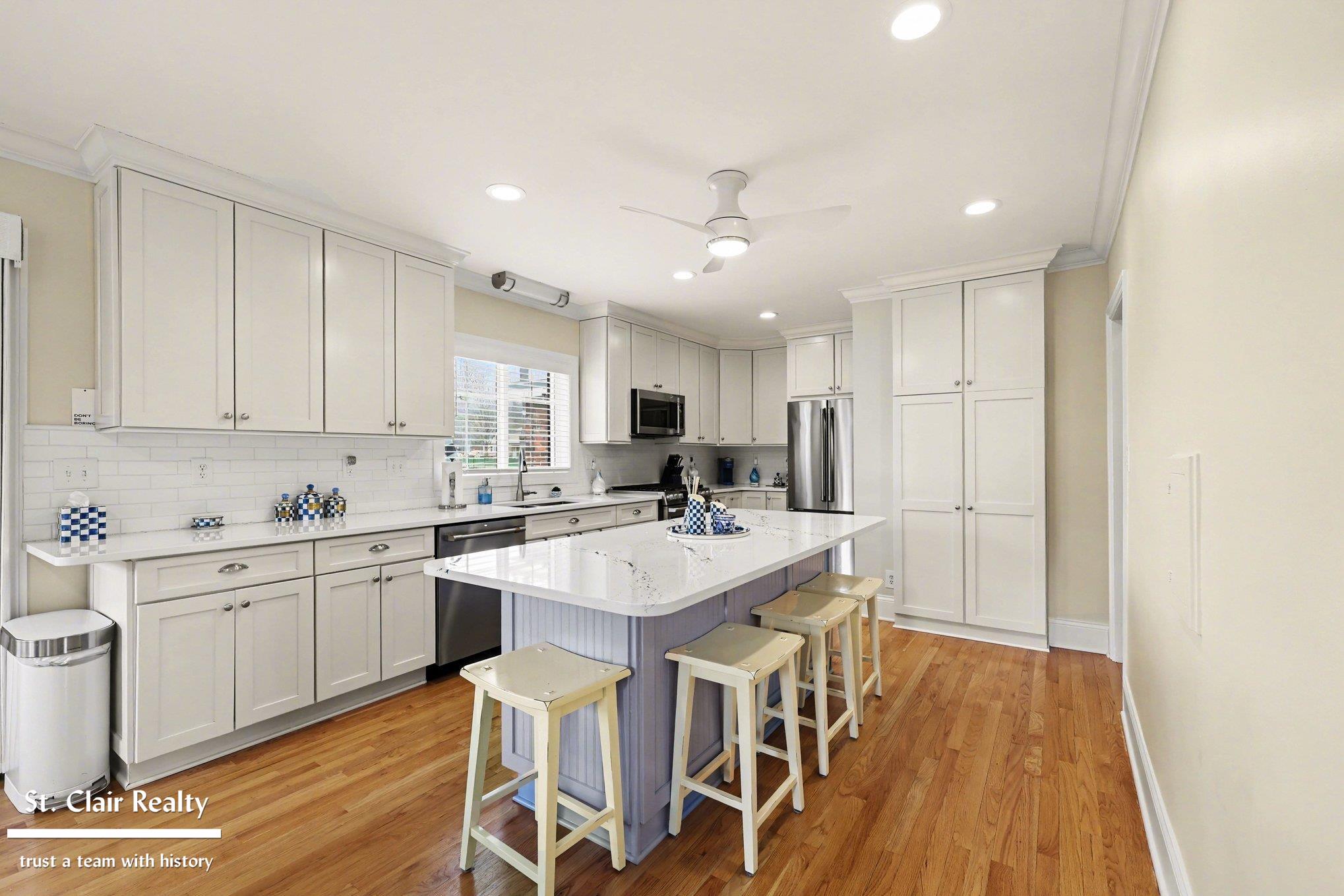 915 North Riverside Avenue St. Clair, MI 48079 - Photo 17 of 38