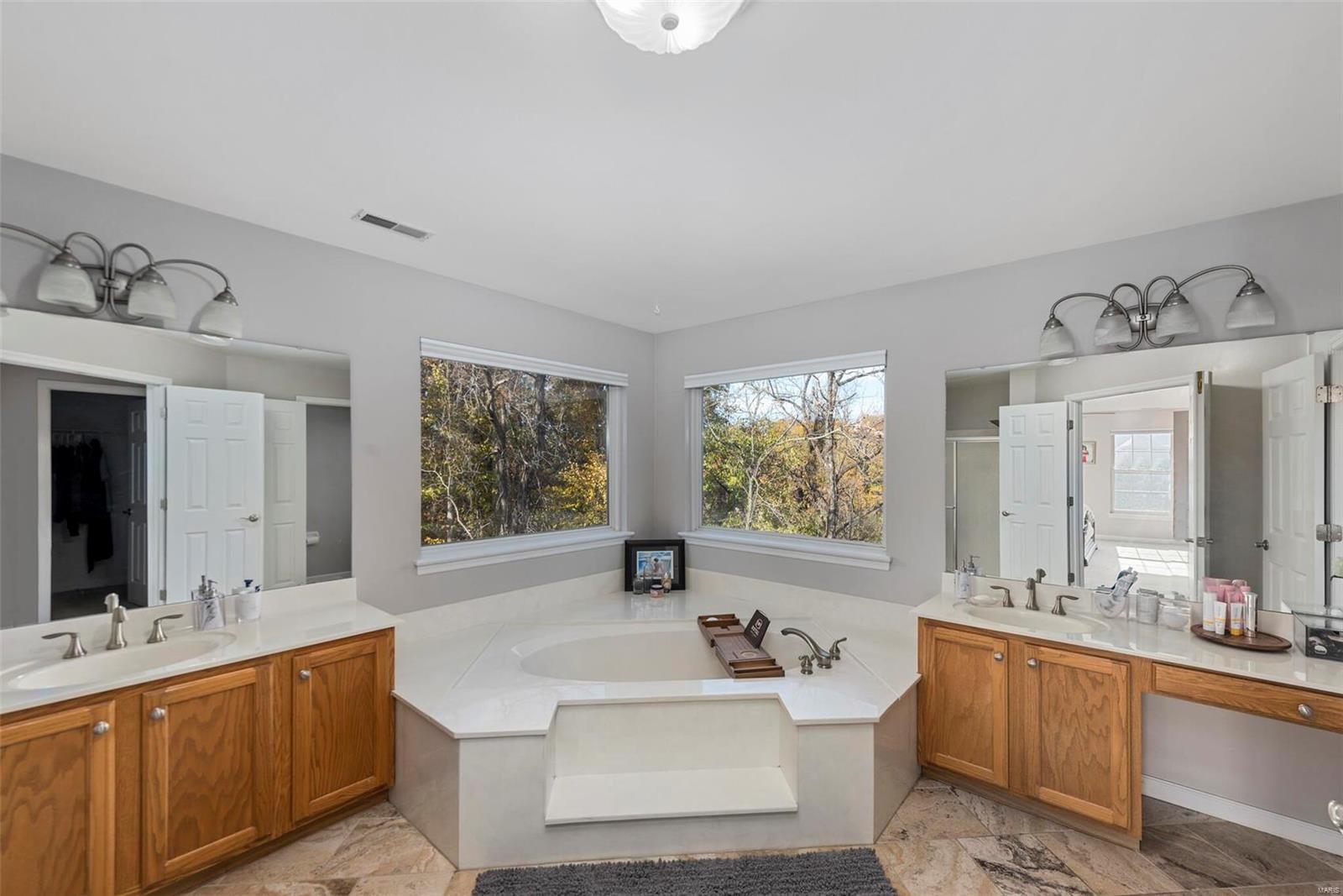 809 Shady Castle Court Ballwin, MO 63021 - Photo 20 of 35 Gallery Image 20