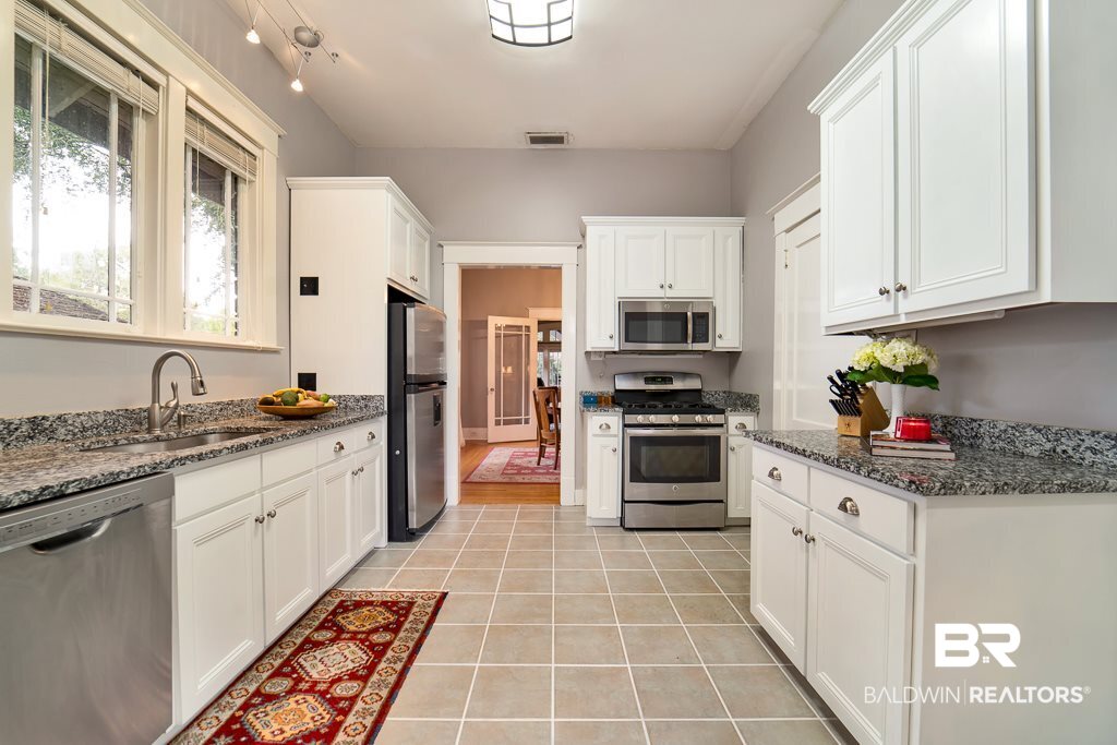1811 Spring Hill Avenue Mobile, AL 36607 - Photo 10 of 37 Kitchen