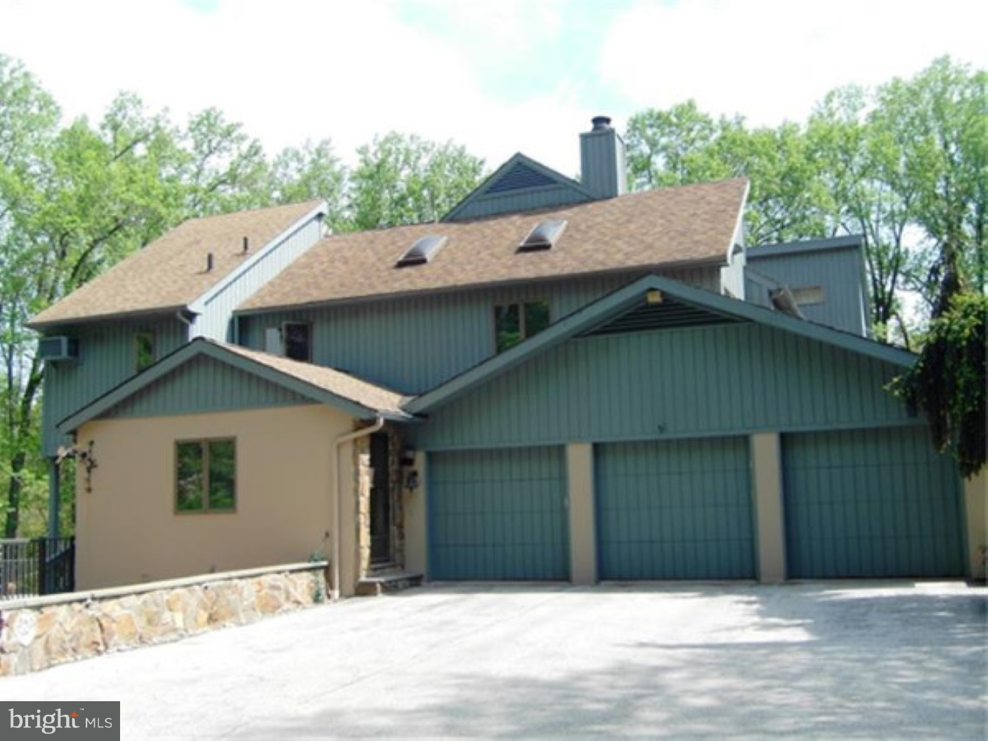 910 Summit Road Penn Valley, PA 19072 - Photo 6 of 24 Exterior Side