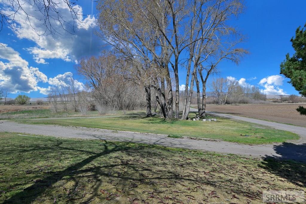 435 North 1500 East St. Anthony, ID 83445 - Photo 59 of 66 Front Yard w/ Circular Driveway