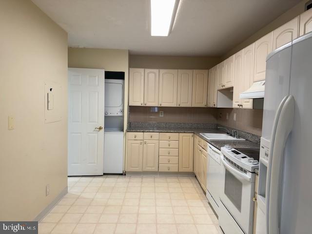 205 Yoakum Parkway, Unit 626 Alexandria, VA 22304 - Photo 13 of 83 a kitchen with stainless steel appliances granite countertop a refrigerator and a stove top oven