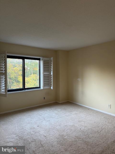 205 Yoakum Parkway, Unit 626 Alexandria, VA 22304 - Photo 26 of 83 an empty room with a window