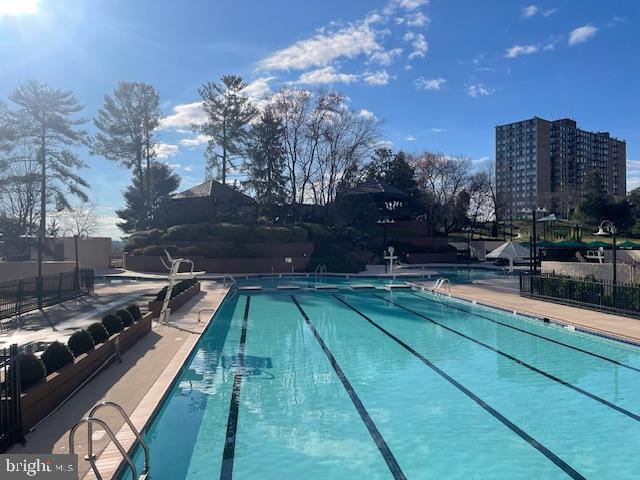 205 Yoakum Parkway, Unit 626 Alexandria, VA 22304 - Photo 68 of 83 Outdoor Pool