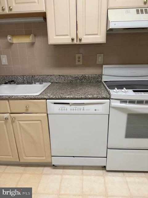 205 Yoakum Parkway, Unit 626 Alexandria, VA 22304 - Photo 7 of 83 a close view of washer and dryer