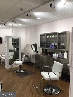 205 Yoakum Parkway, Unit 626 Alexandria, VA 22304 - Photo 74 of 83 Hair Salon on site