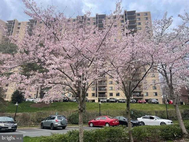 $399,000 | 205 Yoakum Parkway, Unit 626, Alexandria, VA 22304