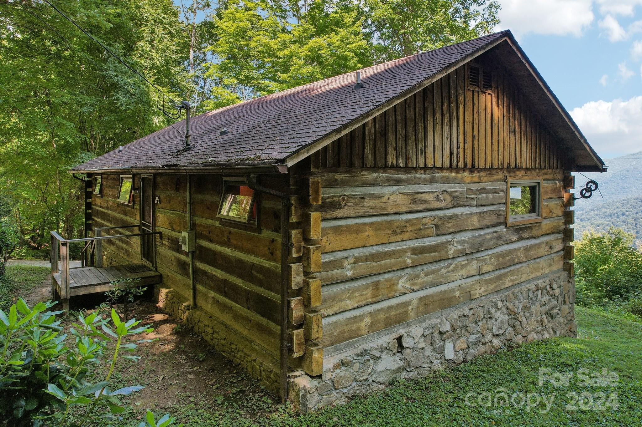 1685 Setzercove Road Maggie Valley, NC 28751 - Photo 5 of 42 a front view of house with a garden
