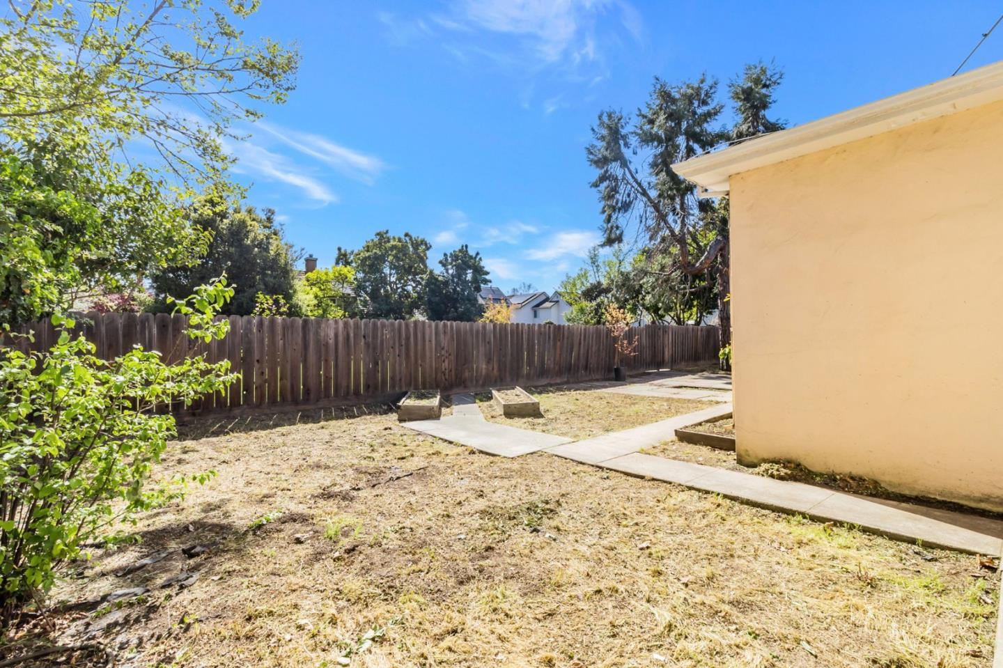 167 North Whisman Road Mountain View, CA 94043 - Photo 26 of 49 a backyard of a house with lots of green space