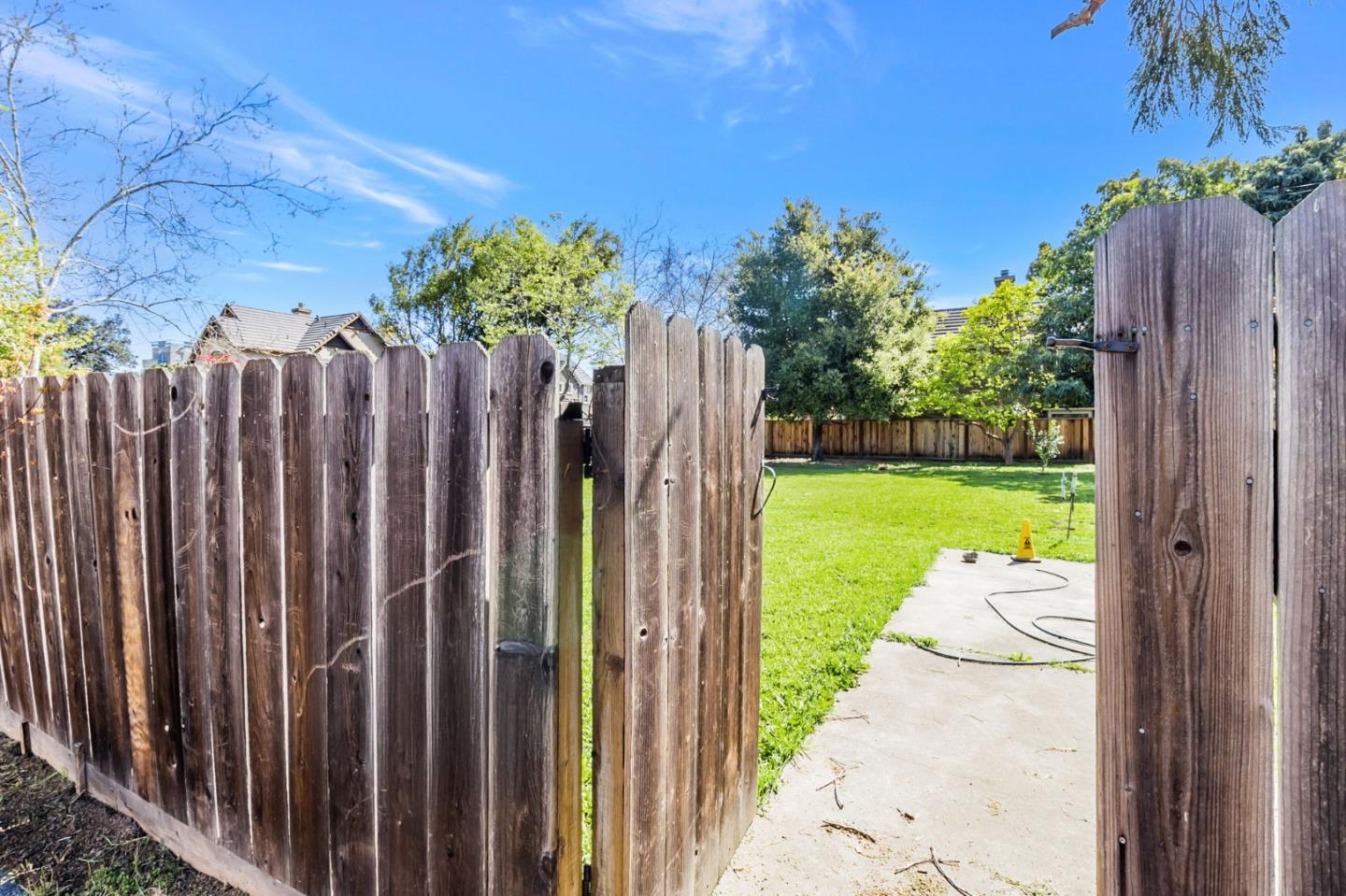 167 North Whisman Road Mountain View, CA 94043 - Photo 29 of 49 a view of a garden with wooden fence