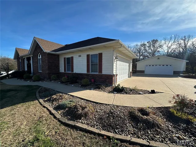 $439,000 | 812 Hill Crest Drive, Owensville, MO 65066