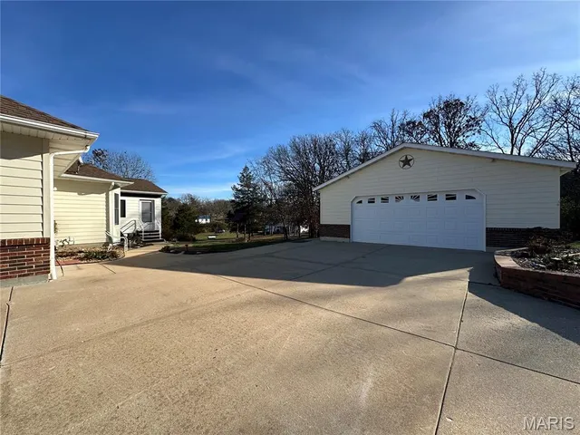 $439,000 | 812 Hill Crest Drive, Owensville, MO 65066