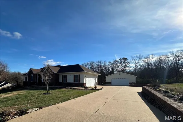 $439,000 | 812 Hill Crest Drive, Owensville, MO 65066