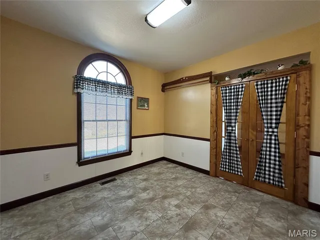 $439,000 | 812 Hill Crest Drive, Owensville, MO 65066