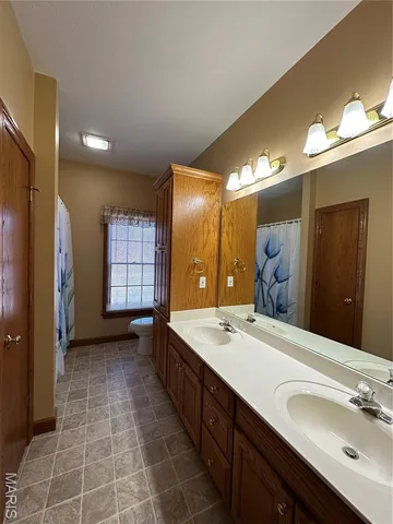 $439,000 | 812 Hill Crest Drive, Owensville, MO 65066