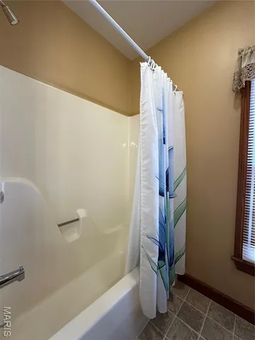 $439,000 | 812 Hill Crest Drive, Owensville, MO 65066