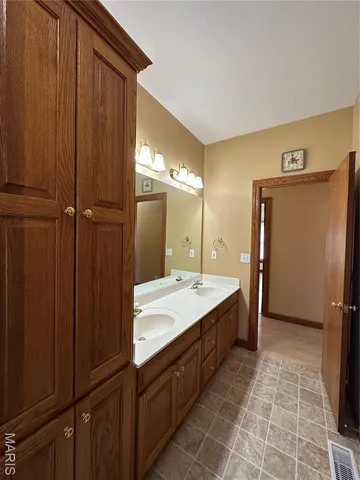 $439,000 | 812 Hill Crest Drive, Owensville, MO 65066