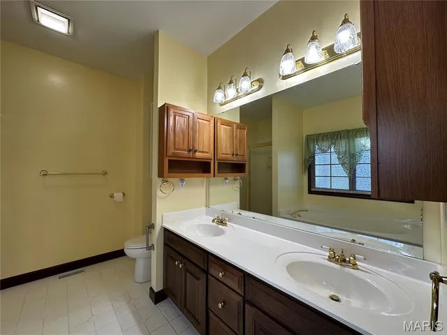 $439,000 | 812 Hill Crest Drive, Owensville, MO 65066