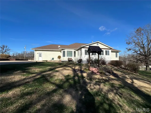 $439,000 | 812 Hill Crest Drive, Owensville, MO 65066