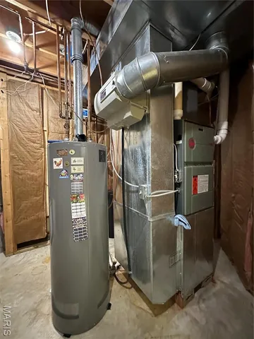 $439,000 | 812 Hill Crest Drive, Owensville, MO 65066