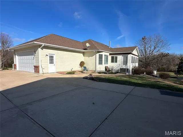 $439,000 | 812 Hill Crest Drive, Owensville, MO 65066
