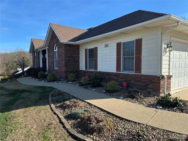 $439,000 | 812 Hill Crest Drive, Owensville, MO 65066