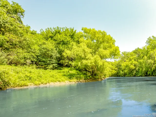 $749,999 | 237 County Road 393, Runge, TX 78151