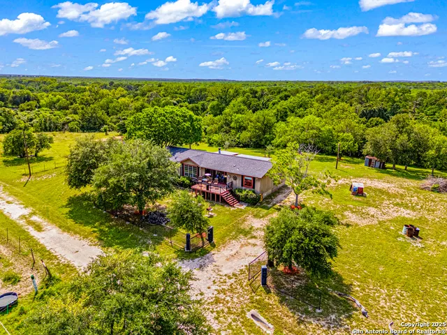 $749,999 | 237 County Road 393, Runge, TX 78151