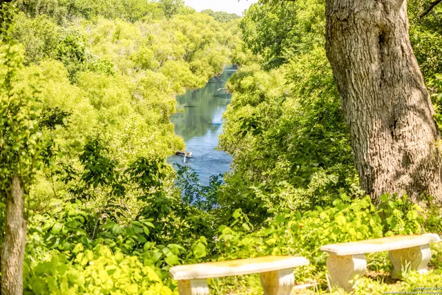 $749,999 | 237 County Road 393, Runge, TX 78151