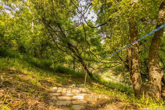 $749,999 | 237 County Road 393, Runge, TX 78151