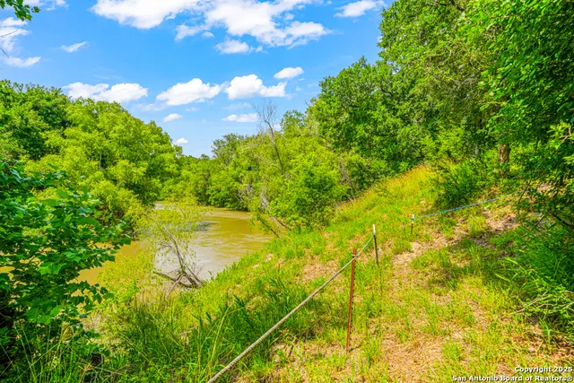 $749,999 | 237 County Road 393, Runge, TX 78151