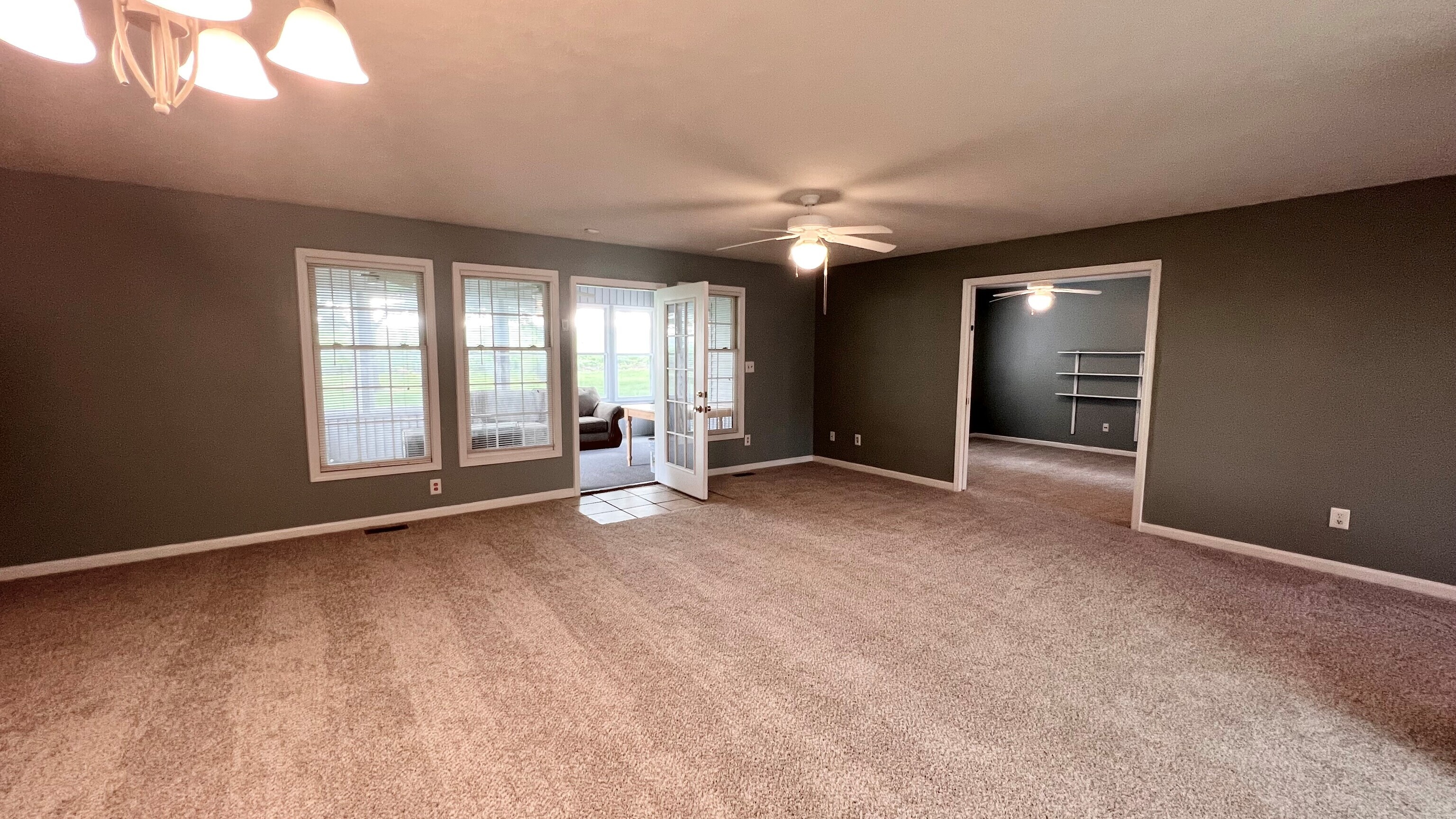 6095 Stratton Court Columbus, IN 47203 - Photo 3 of 29 Gallery Image 3