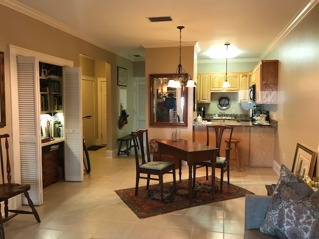 210 South Mobile Street, Unit 20 Fairhope, AL 36532 - Photo 2 of 10 Living Room